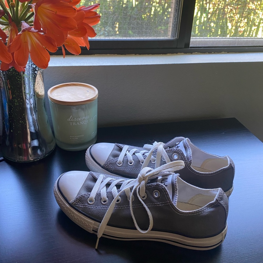 New converse in grey